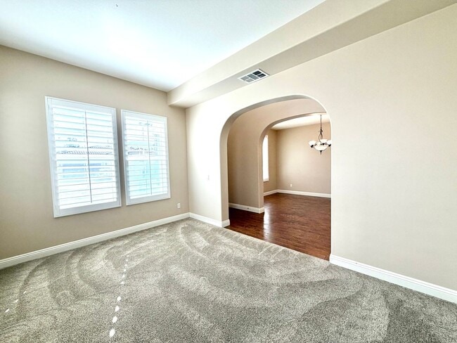 Building Photo - Spacious 5 Bedroom Wolf Creek Home with Balcony, Loft & Secondary Kitchen