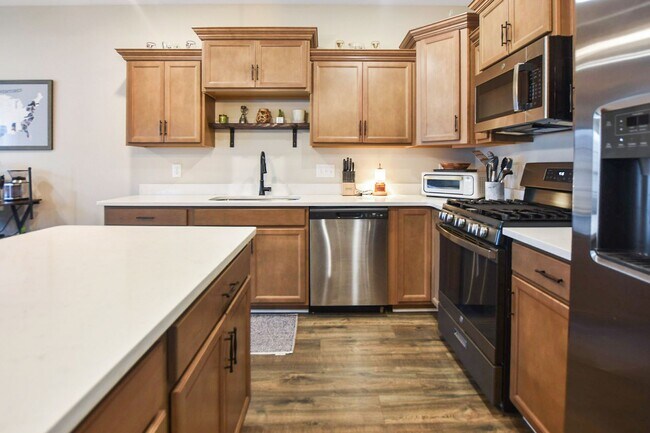 Building Photo - Pet Friendly Three Bedroom!