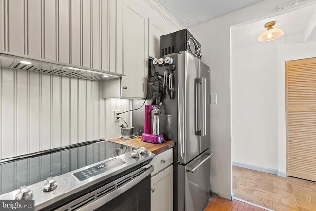 Building Photo - 1301 Delaware Ave SW