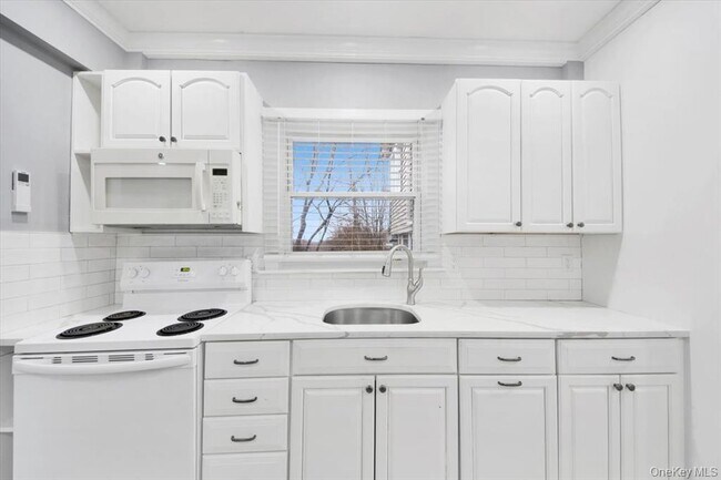 Building Photo - 39 Helena Ave