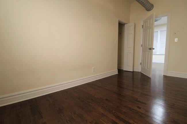 Building Photo - 1034 N Ashland Ave