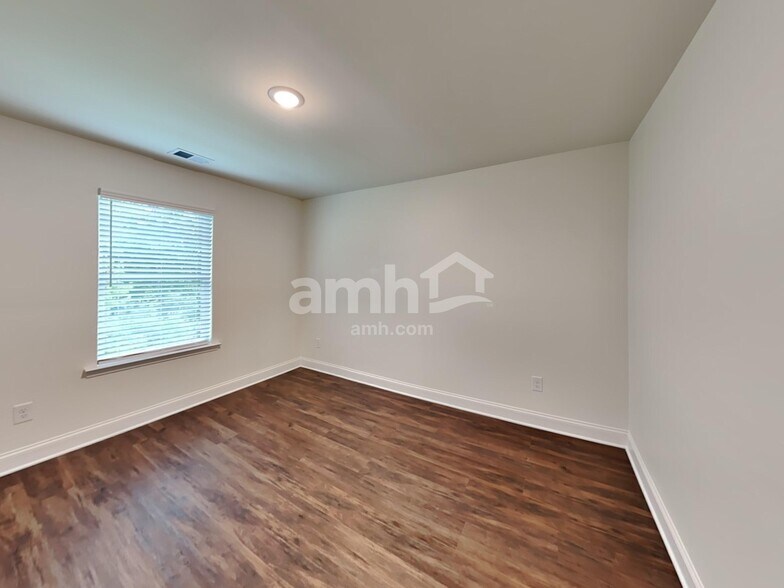 Building Photo - 175 Pecan Dr
