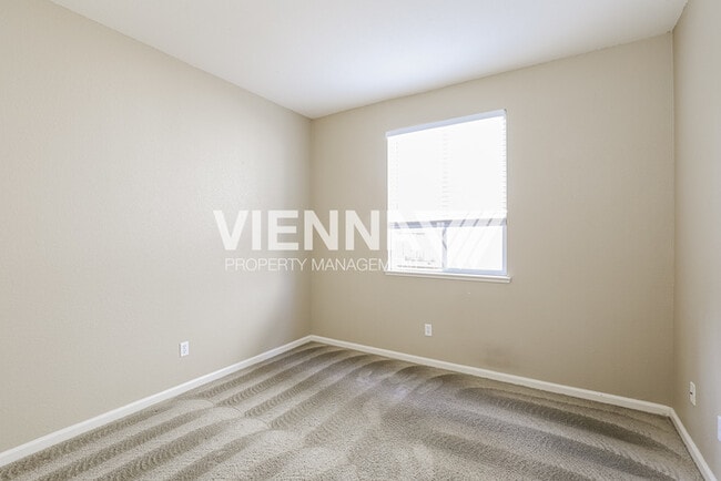 Building Photo - 2608 Lark Sparrow Way