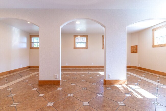 Building Photo - 3-bedroom 2 bath House $2,495