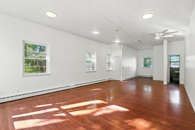Building Photo - Prime Commercial Space on Minnehaha Avenue!
