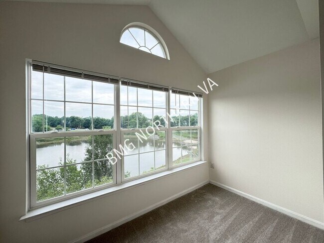 Building Photo - 10230 Magnolia Grove Dr