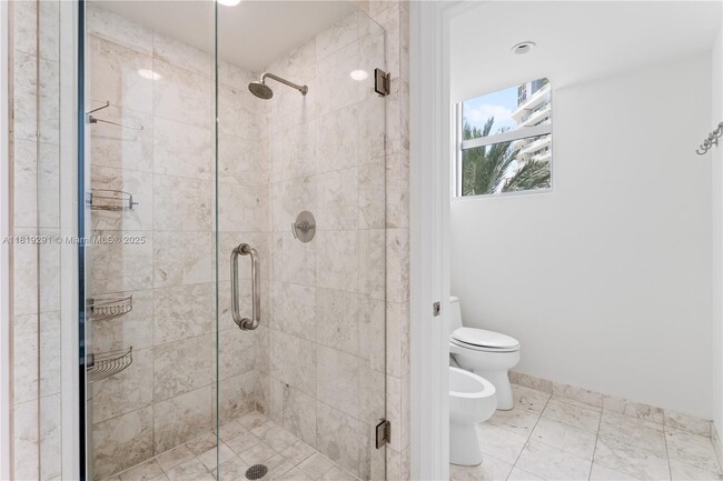 Building Photo - 1331 Brickell Bay Dr