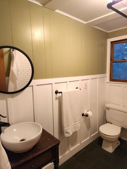 Building Photo - 865 Bear Springs Rd