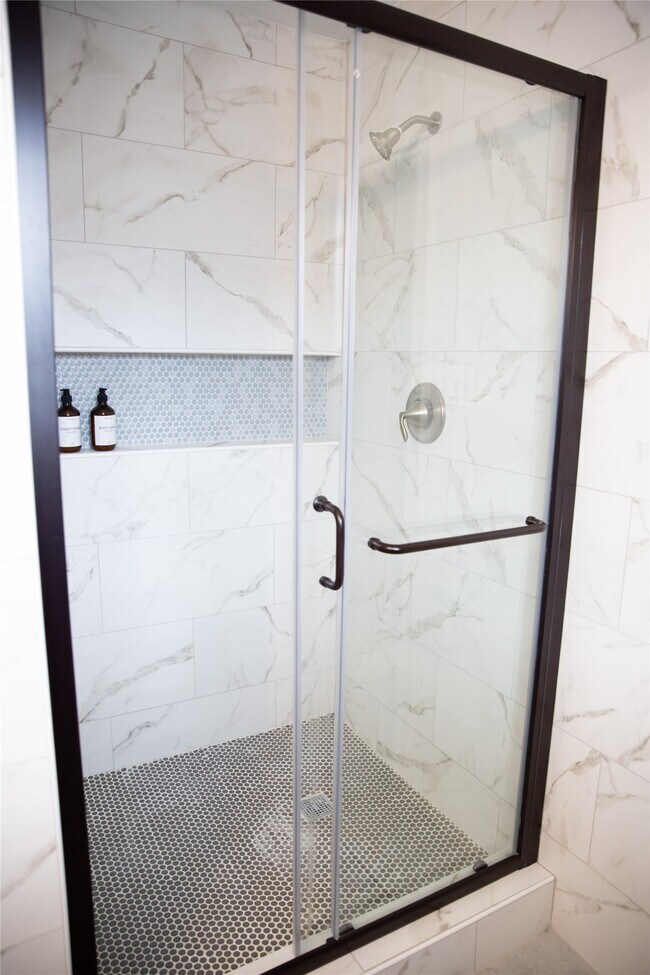 Building Photo - 12218 Hillcroft St