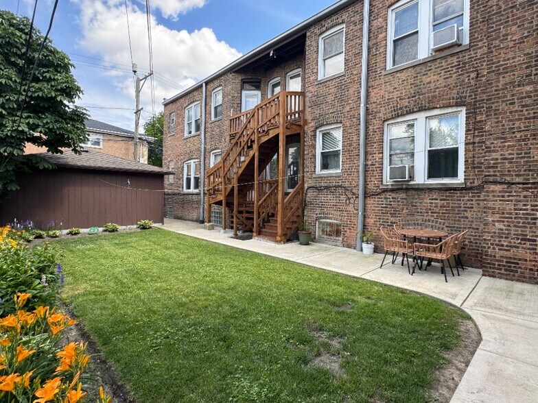 Building Photo - 3562 W Henderson St