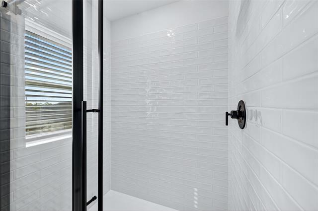 Building Photo - 910 Sunflower Trl