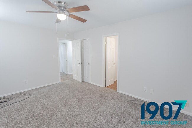 Building Photo - 1524 Oakcliff Rd