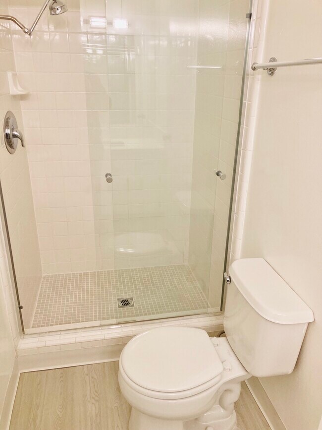 Building Photo - 8725 Clifton Way