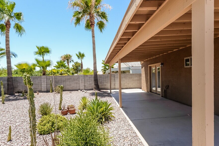 Building Photo - 1727 E Palo Blanco Way