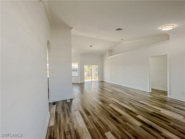 Building Photo - 3303 33rd St SW