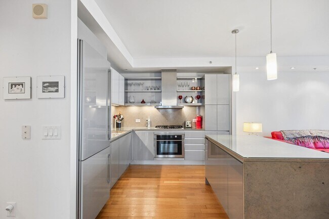 Building Photo - 77 Hudson St