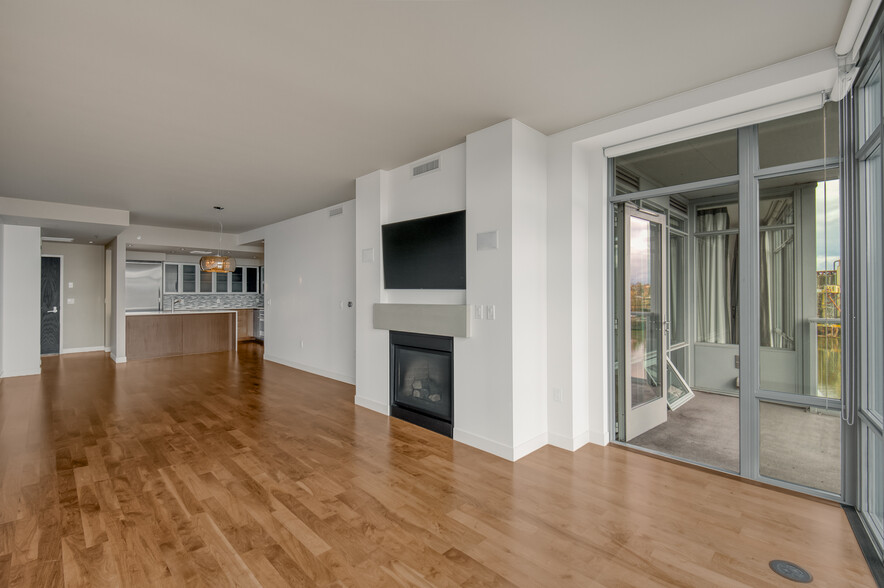Livingroom and kitchen - 1260 NW Naito Pky