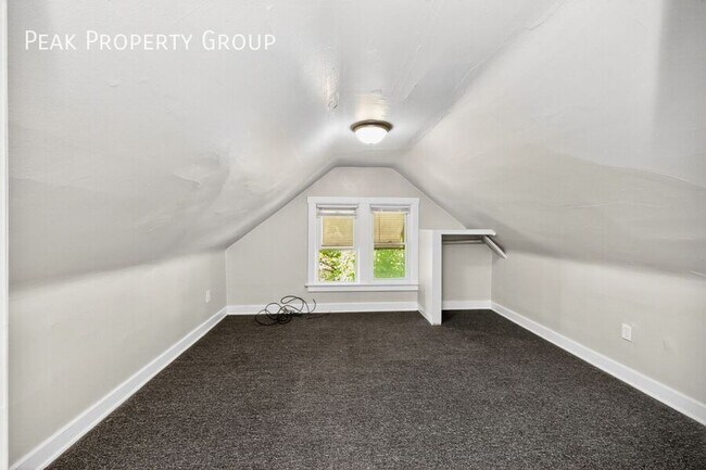 Building Photo - 2359 Stratford Ave