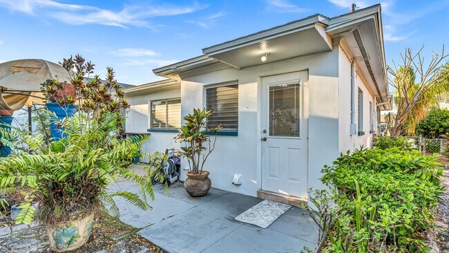 Building Photo - Charming 3-Bedroom Home in the Heart of We...