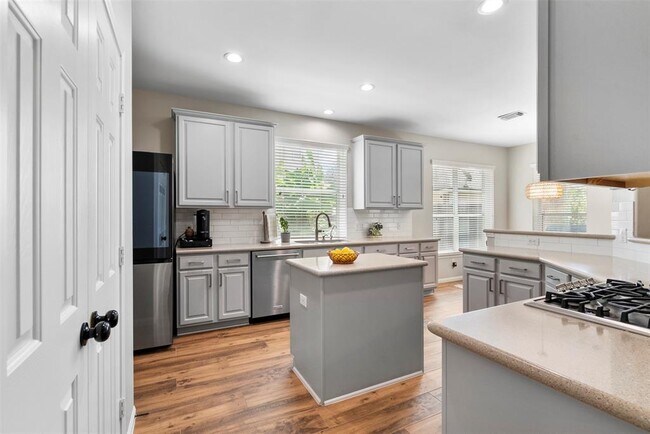 Building Photo - 1318 Wealden Forest Dr