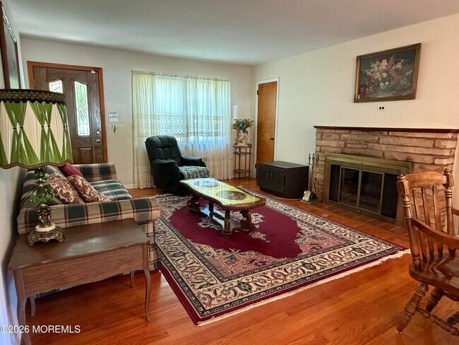 Building Photo - 167 Kings Hwy