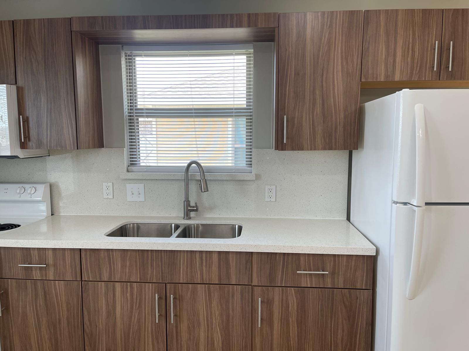 Building Photo - 401 E 2nd St