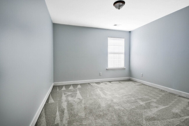 Building Photo - 27 Pin Oak Ln