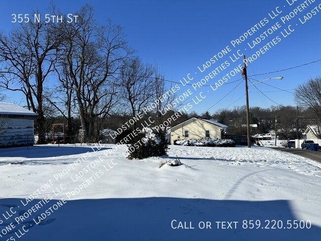 Building Photo - 2-Bedroom 1-Bathroom House!