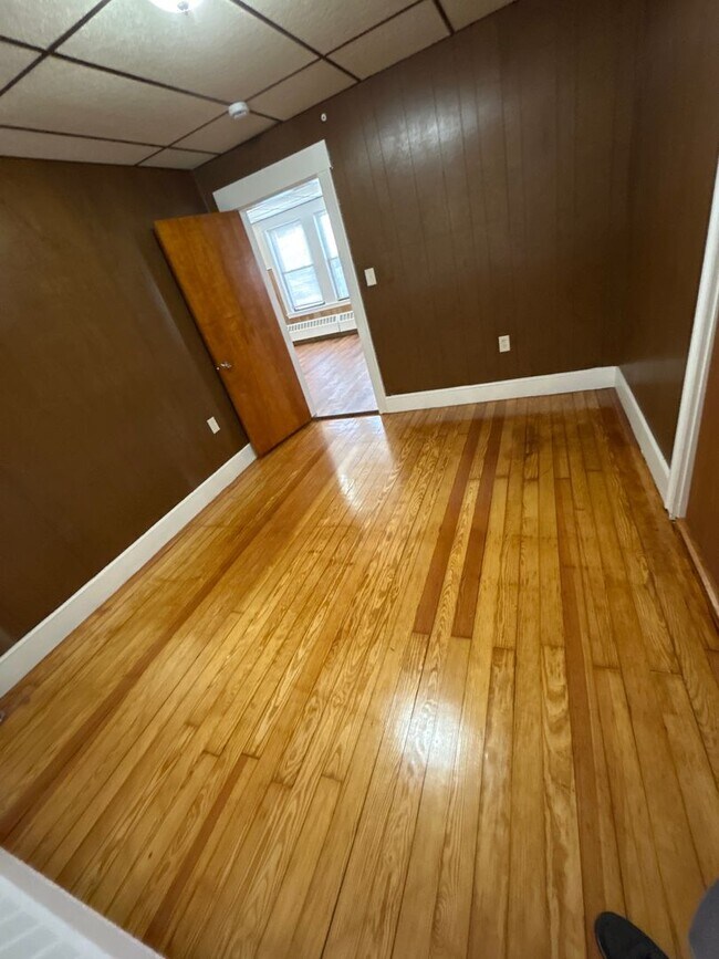 Building Photo - 72-74 Maple St