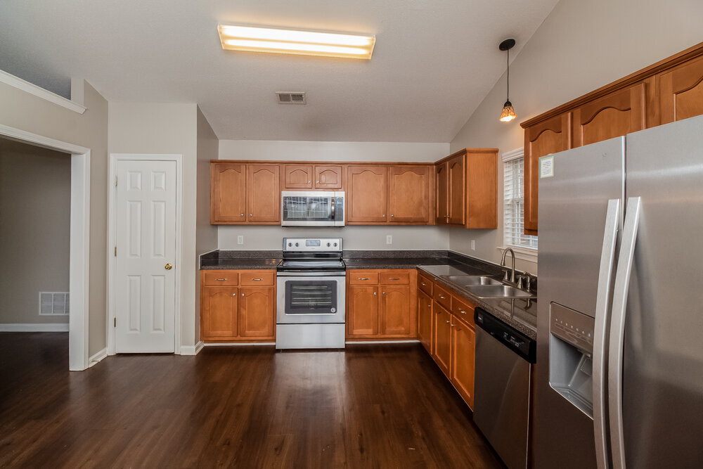 Building Photo - 1741 Madison Cove E