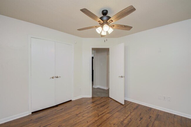 Building Photo - 10327 Ponderosa Pine St
