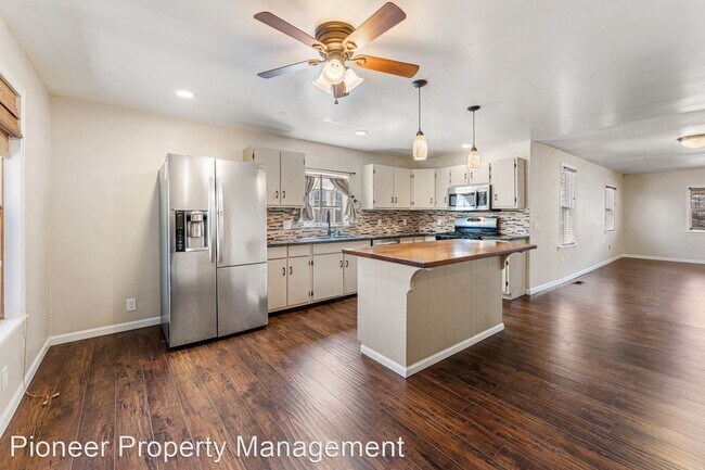 Building Photo - 3 br, 1 bath House - 3460 S. Marion St.