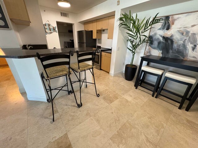 Building Photo - 1205 Villa Cir