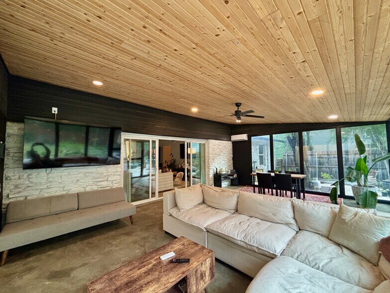 Building Photo - 2409 Princeton Dr