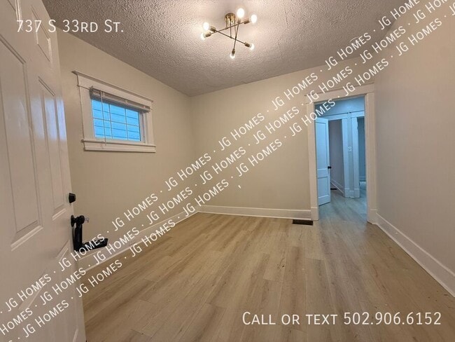 Building Photo - 737 S 33rd St