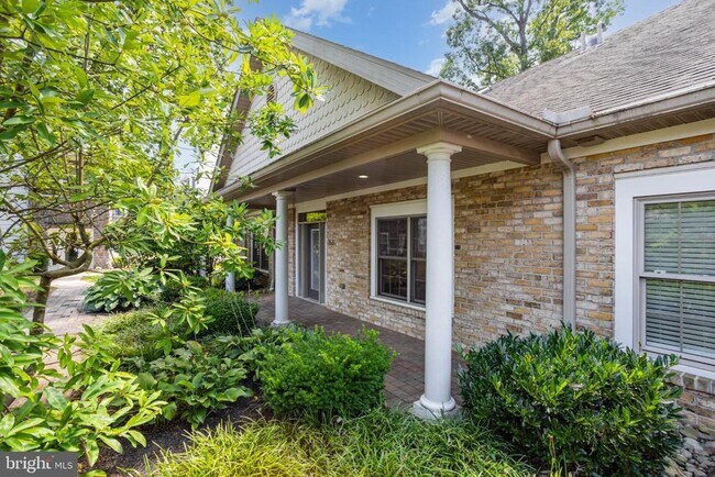 Building Photo - 163 High Pointe Dr