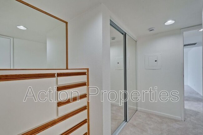 Building Photo - 181 Del Medio Ave
