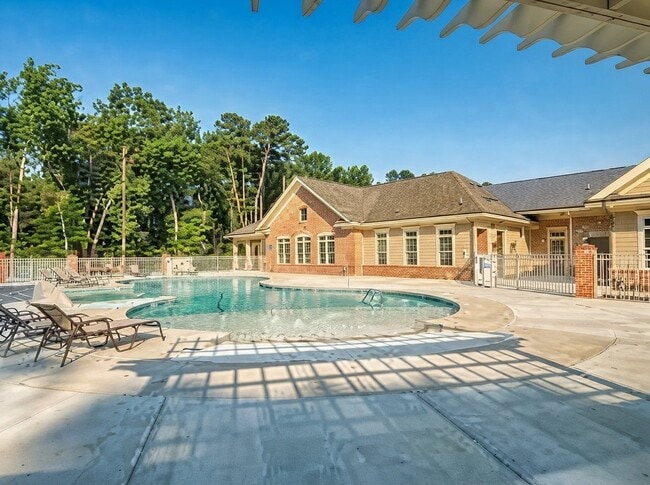 Building Photo - 415 Golden Villas Dr