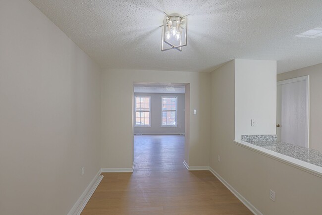 Building Photo - JUST RENOVATED Huge 3 bedroom 3 bathroom t...