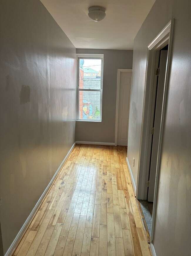 Building Photo - 122 N Patterson Park Ave