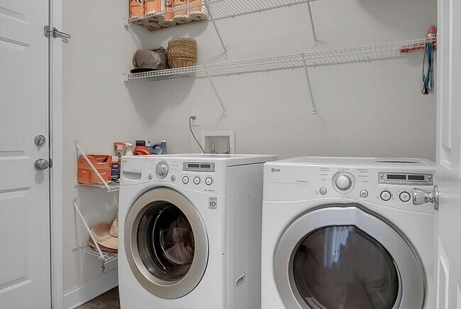 Building Photo - 334 Albrighton Way