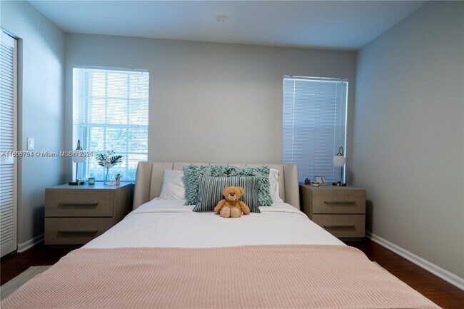 Building Photo - 2883 Oakbrook Dr
