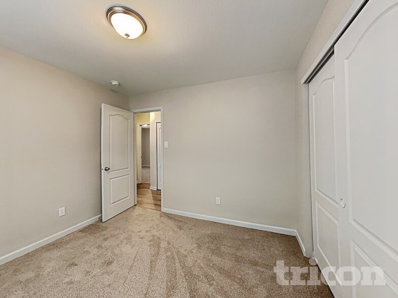 Building Photo - 285 Aershire Ct