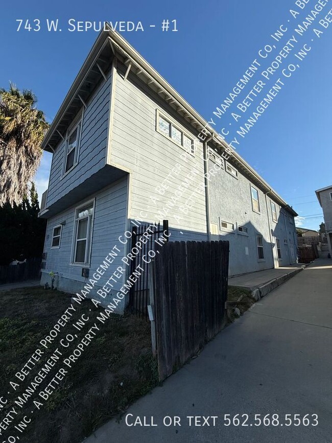 Building Photo - 2 bed/2 bath unit w/plank floors & DW!  Pa...