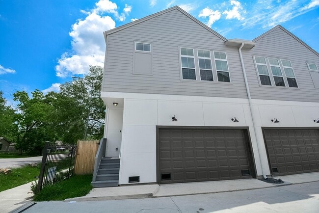 Building Photo - 6017 Cypress St