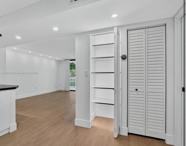 Building Photo - 13020 SW 92nd Ave