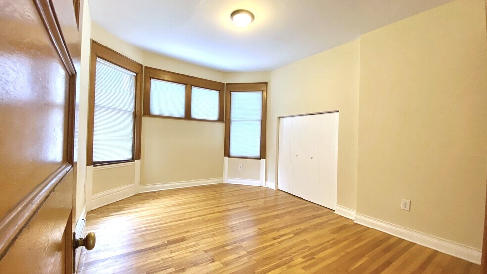 Building Photo - 361 Bates Ave