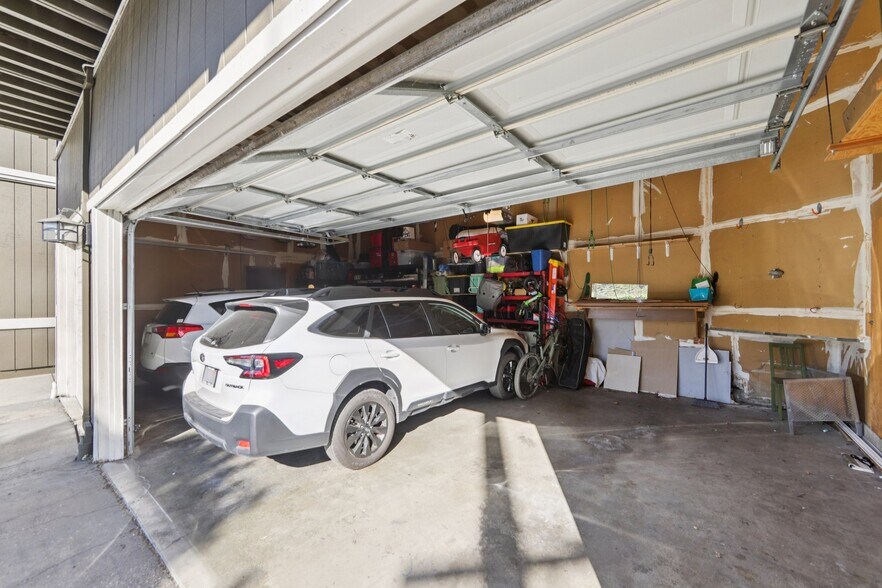 Shared enclosed, single car garage - 5400 Mountain Blvd