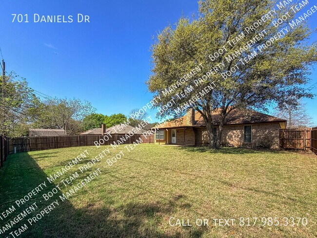 Building Photo - 701 Daniels Dr