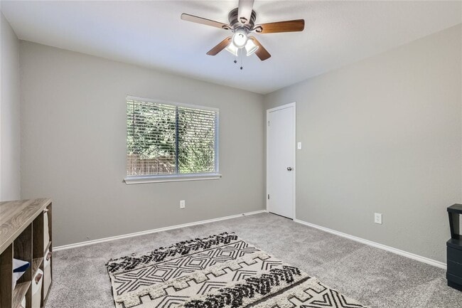 Building Photo - Charming 3/2/2 with Private Fenced Backyard!